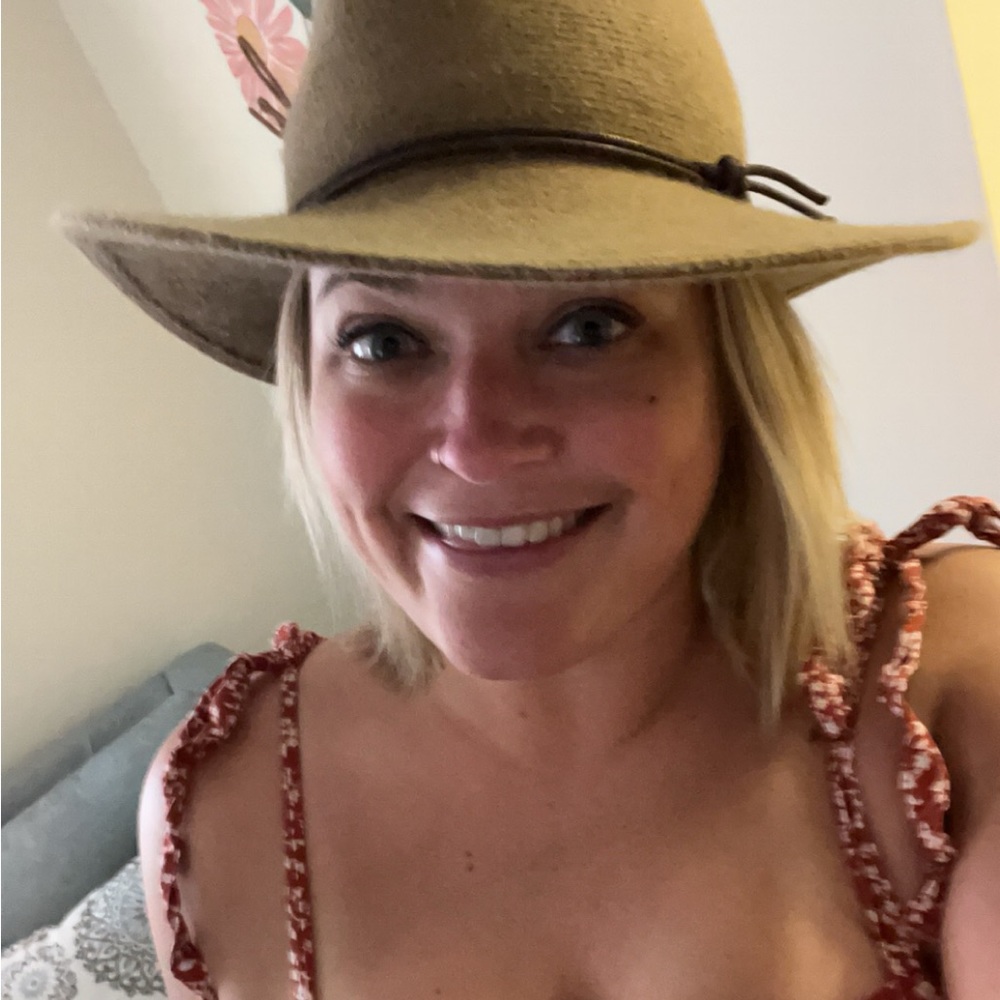 Meet your Posher, Rebecca